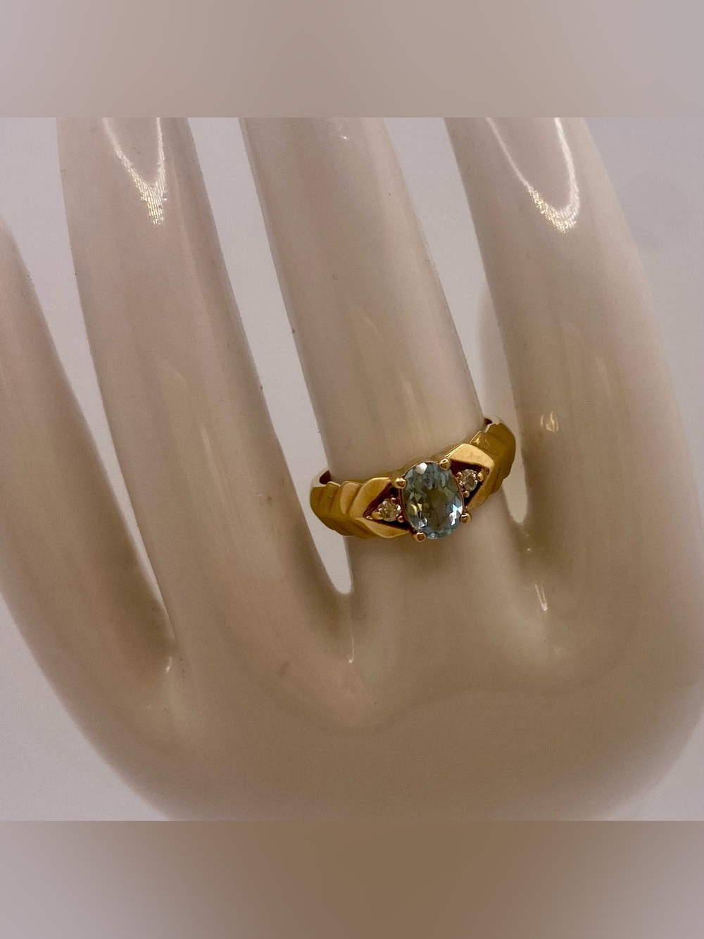 Signed Korea Gold Tone Oval Light Blue Faux Aquamarine Ring Size 7 Chevron Band - Picture 4 of 5